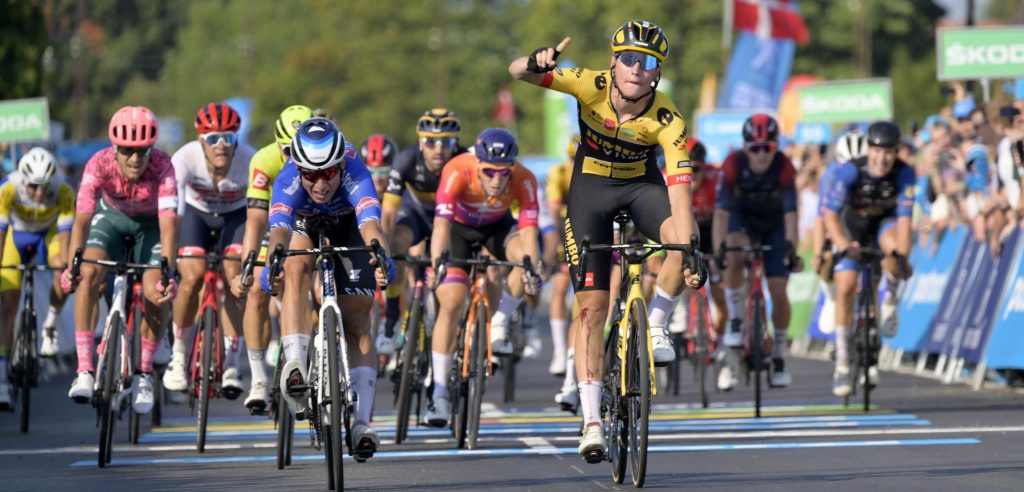 Olav Kooij klopt Jasper Philipsen en wint eerste rit Ronde van Denemarken