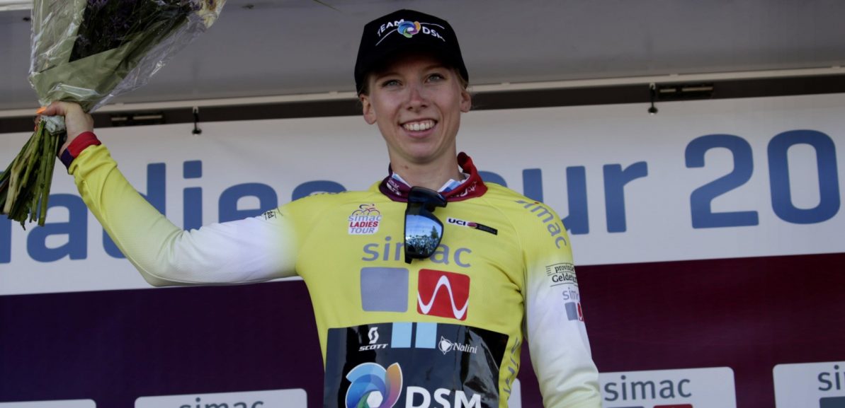 Europees kampioene Wiebes begint met winst: “Zware wedstrijd door de wind”