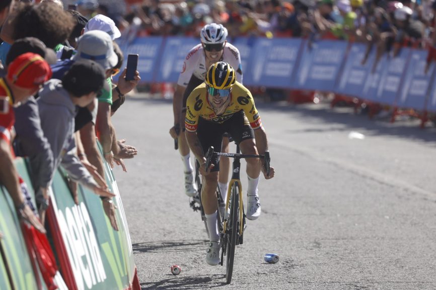 Roglic pakt tijd terug in Vuelta: “Pas op einde van klim was ik goed”