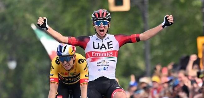 Tadej Pogacar verslaat Wout van Aert met machtige sprint in GP de Montréal