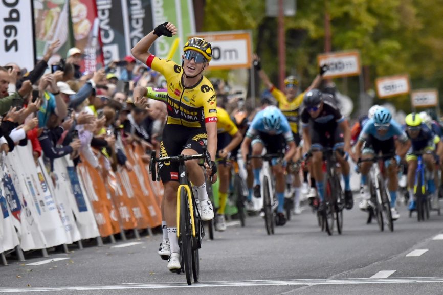Koen Bouwman zegeviert in lastige etappe Ronde van Slowakije