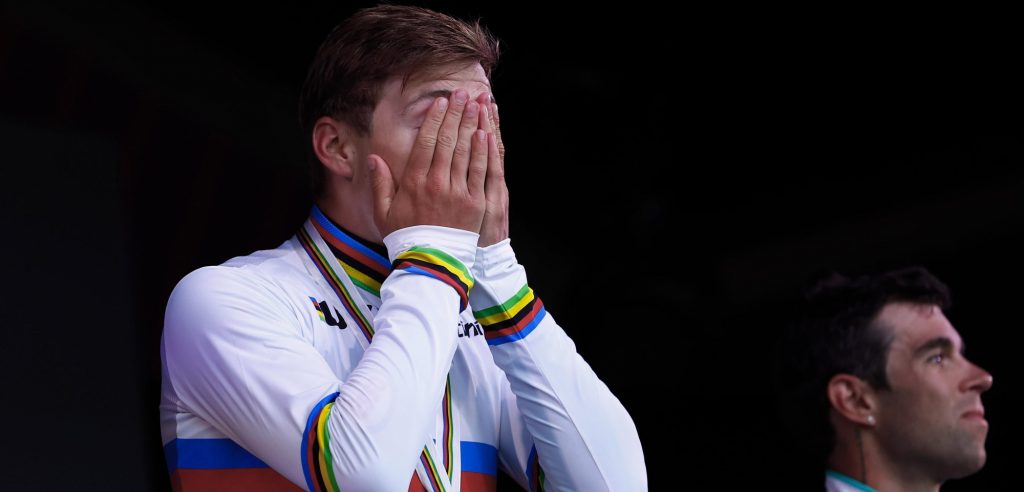 Dit schreven de kranten over wereldkampioen Remco Evenepoel: “Remcoïaans”, “Bijna perfect jaar”, …