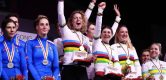 Goud voor Zwitserland op Mixed Relay: “Een klein land, maar een grote wielernatie”
