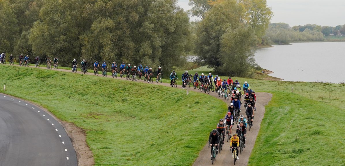 Langs de IJssel en over de Veluwe tijdens Ride with the Pros