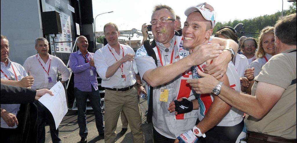 Dirk De Wolf bij afscheid Philippe Gilbert: “Hij is mijn derde zoon”