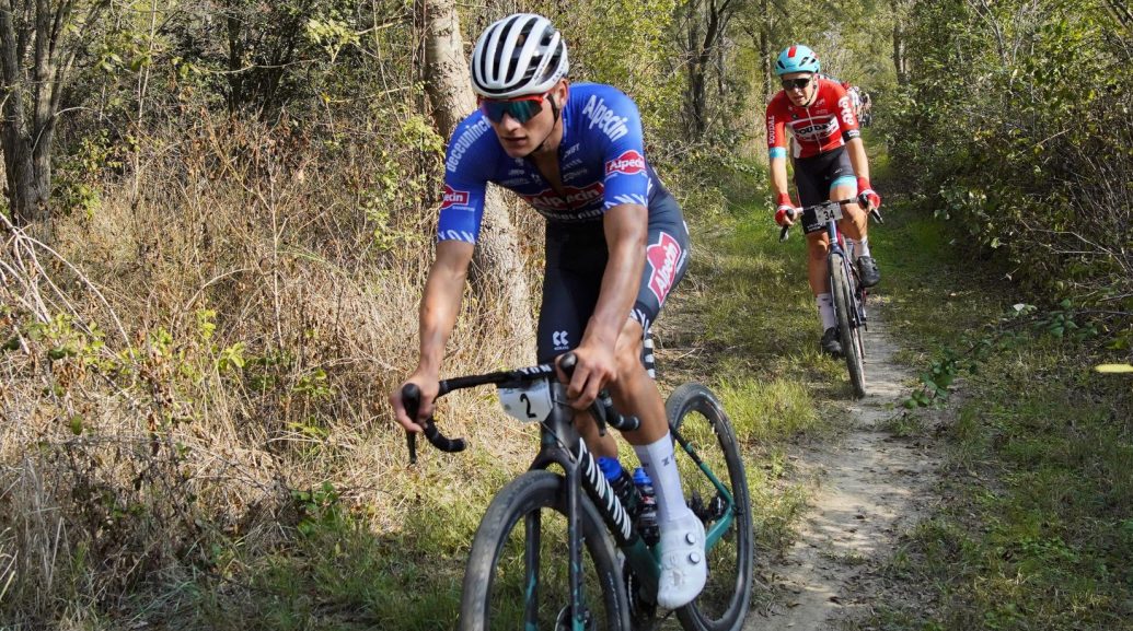 Robin Froidevaux (Tudor) wint Serenissima Gravel, Van der Poel opgehouden door val