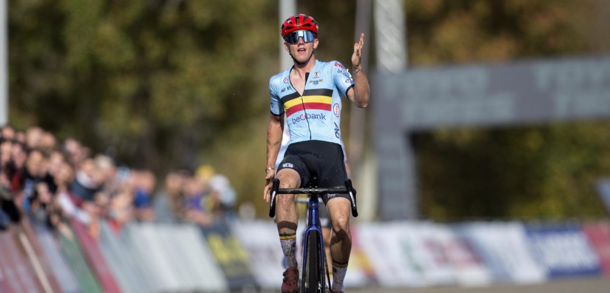 Thibau Nys wint eerste Wereldbeker voor beloften, Pim Ronhaar vijfde in Tábor