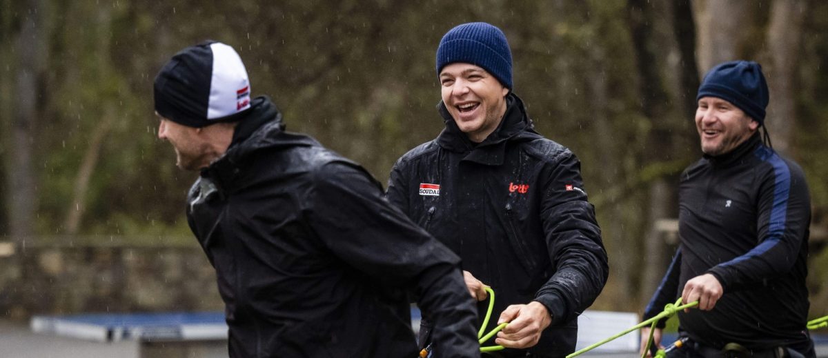 Mannen van Lotto-Dstny amuseren zich in Ardennen tijdens teambuilding