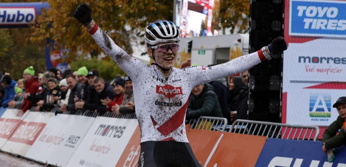 Puck Pieterse wint ook Wereldbeker Hulst, Fem van Empel na valpartij tweede