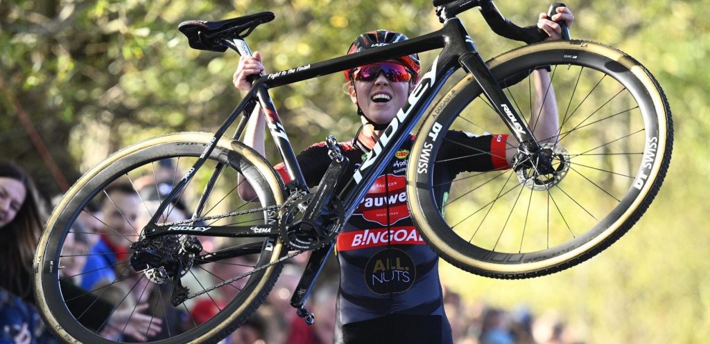 Fem van Empel soleert op knappe wijze naar zege in Koppenbergcross