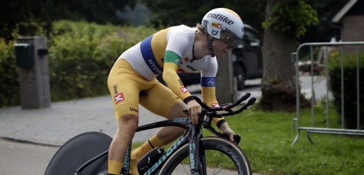 Noorse klimmer Torjus Sleen (25) hangt fiets aan de haak