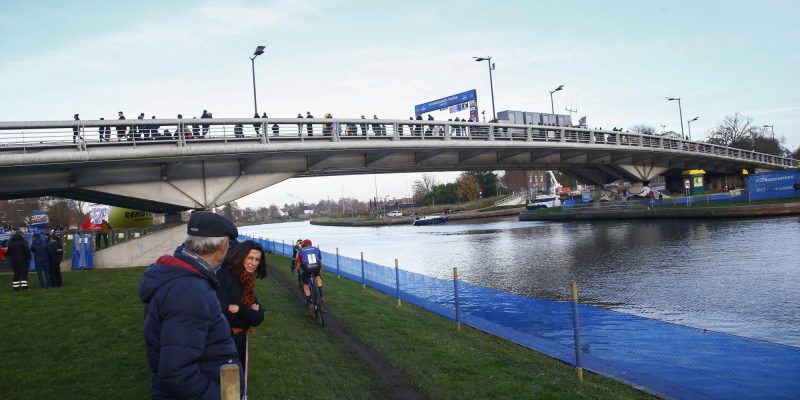 Piepjonge Mae Cabaca sluit zich aan bij Deschacht-Hens-Maes