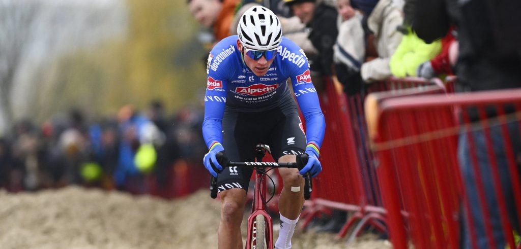 Mathieu van der Poel zegeviert in Wereldbeker Antwerpen, Wout van Aert tweede bij rentree