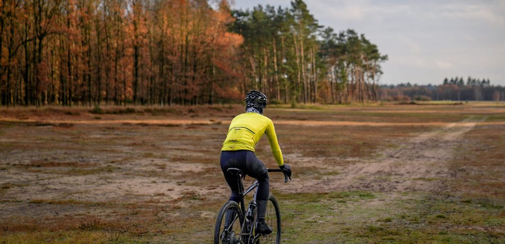 Deze accessoires mogen niet ontbreken in je kledingkast als je in de winter door wil fietsen