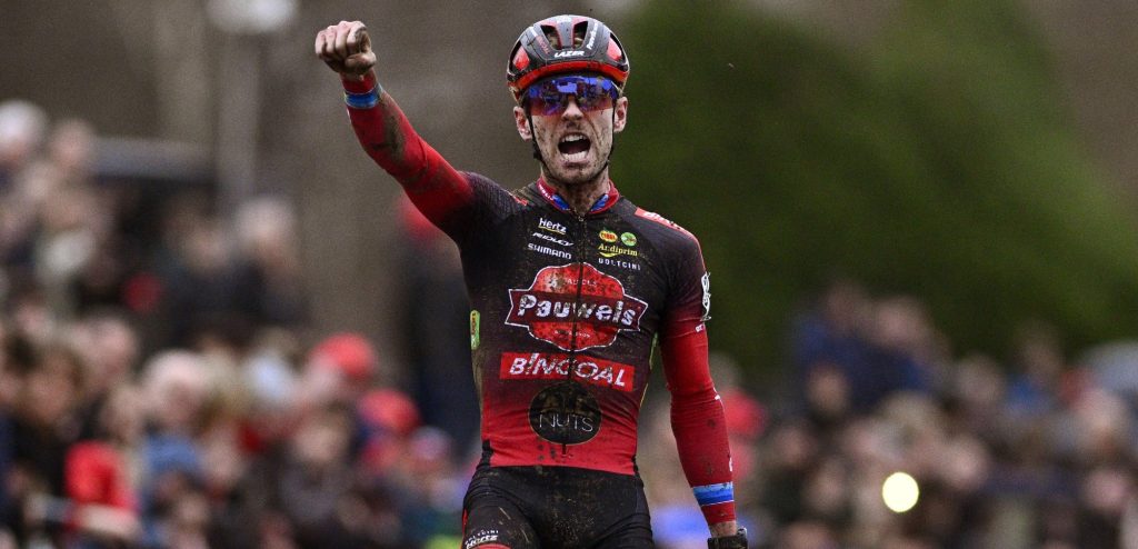 Iserbyt begint 2023 met winst in GP Sven Nys, Pidcock verspeelt zege na mislukte stunt