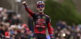Iserbyt begint 2023 met winst in GP Sven Nys, Pidcock verspeelt zege na mislukte stunt