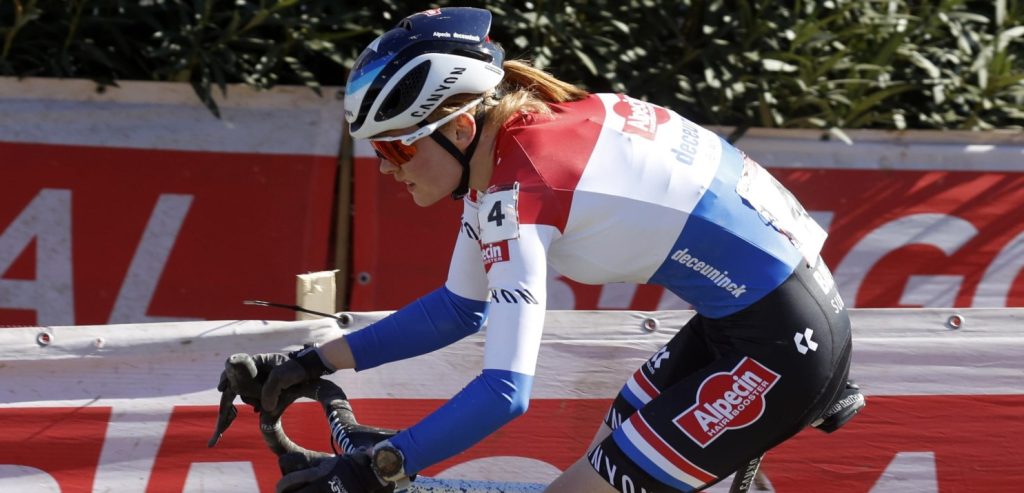 Puck Pieterse komt pech te boven en wint overtuigend Wereldbeker Besançon