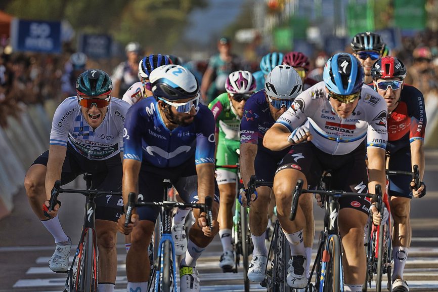 Sam Bennett komt tekort voor tweede zege op rij: “Verkeerde timing”