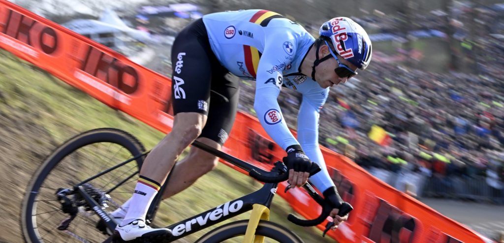 Wout van Aert baalt van zilver op WK: “Voelde me een laffe renner in het wiel”