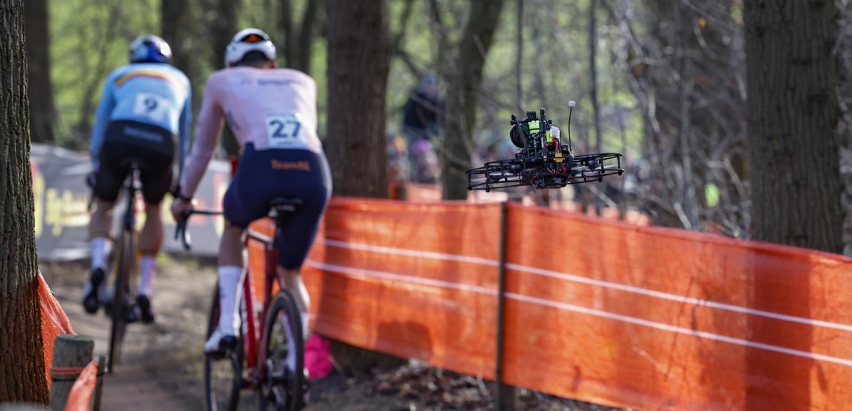 UCI wil drones vanaf 2024 op 5 meter van renners en toeschouwers houden