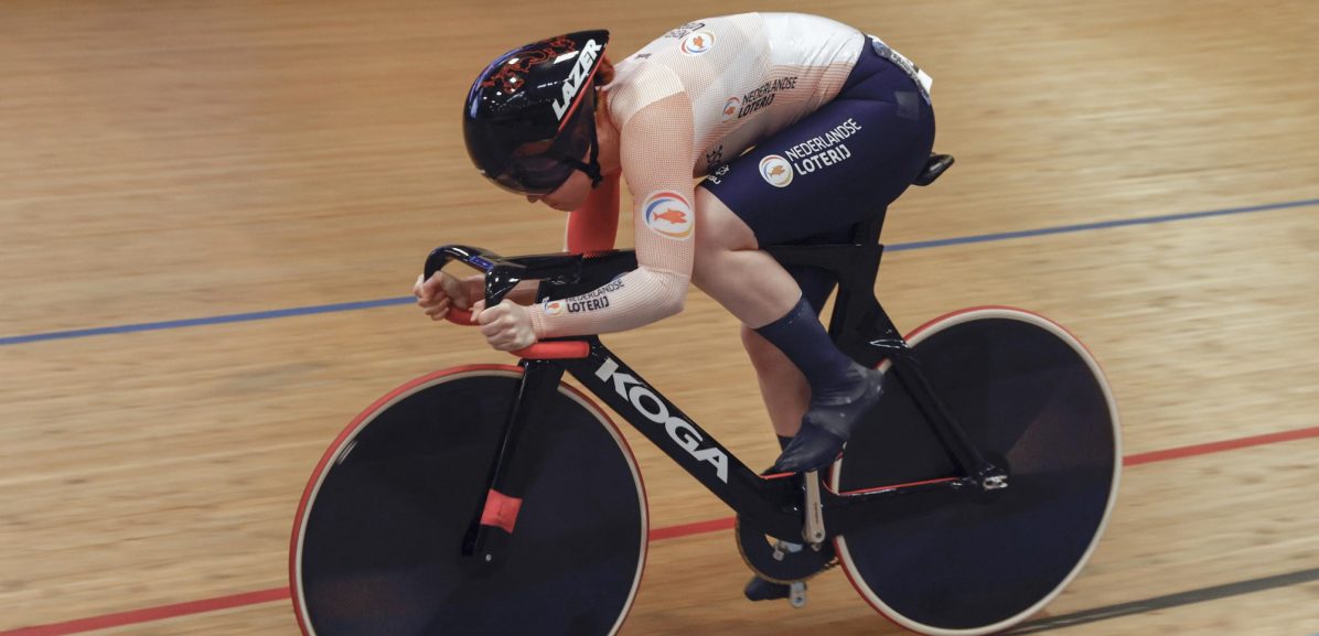 Hetty van de Wouw pakt EK-brons op 500 meter tijdrit, goud voor Emma Hinze