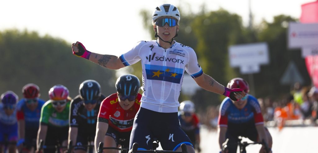Lorena Wiebes verslaat Charlotte Kool nu wel na waaiers UAE Tour