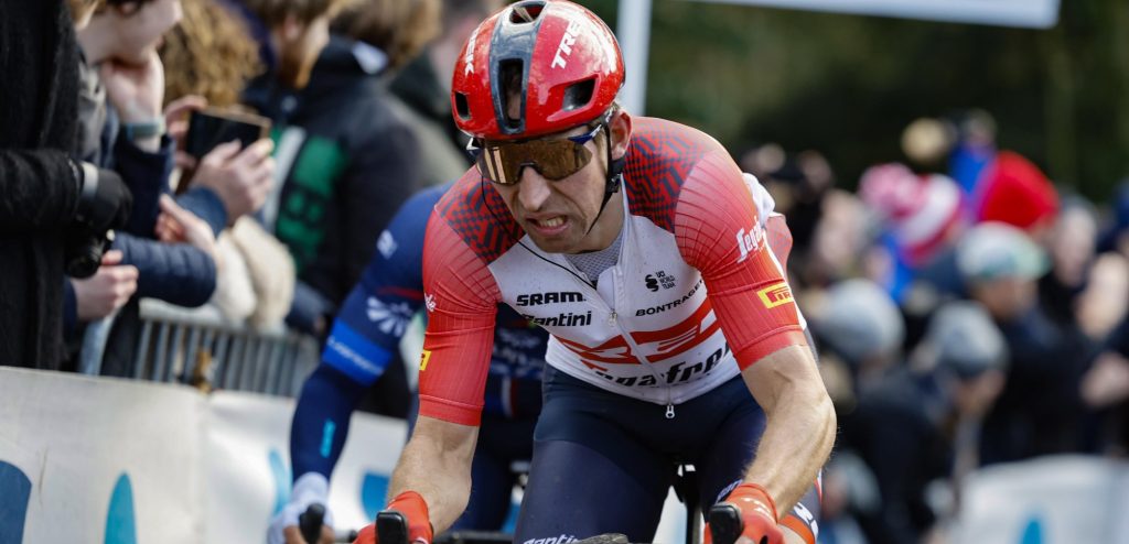 Bauke Mollema stond twee keer te voet in Omloop Het Nieuwsblad