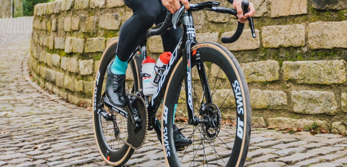 Victor Campenaerts gestart in Omloop met innovatieve Classified schakelsysteem
