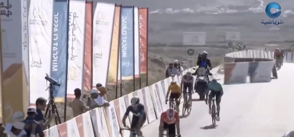 Tour of Oman zet helikopterpiloot uit wedstrijd