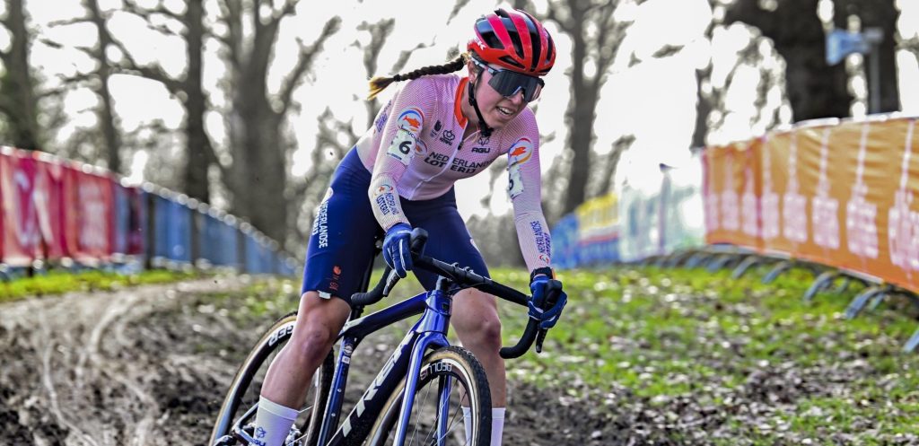 Shirin van Anrooij gaat fors minder crossen, met pijn in het hart