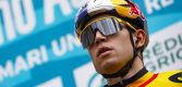 Wout van Aert en Tom Pidcock komen allebei ten val in finale Tirreno-Adriatico