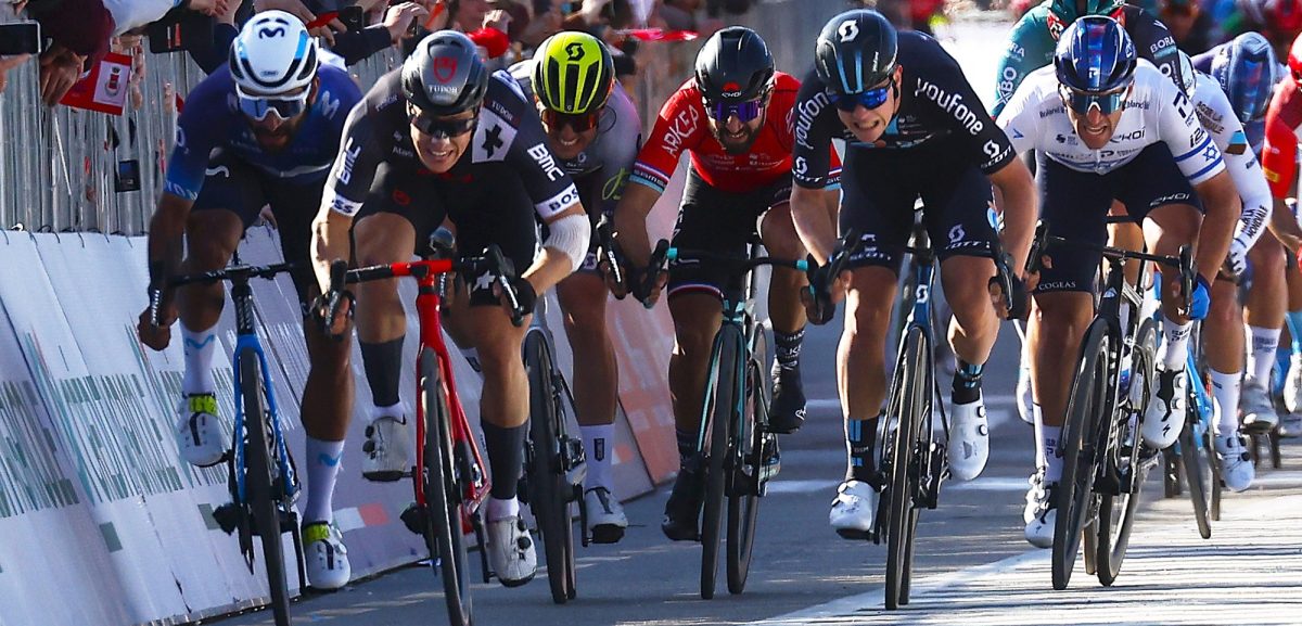 Fernando Gaviria vond sprint De Kleijn fair: “Hij heeft me verslagen, proficiat”