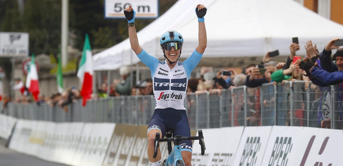 Shirin van Anrooij boekt eerste grote zege op de weg in Trofeo Alfredo Binda