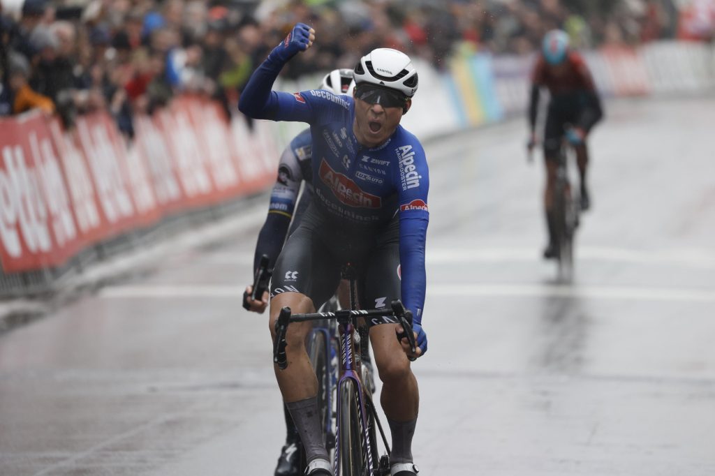 Jasper Philipsen kan veel meer dan sprinten: “Had zin om te koersen”