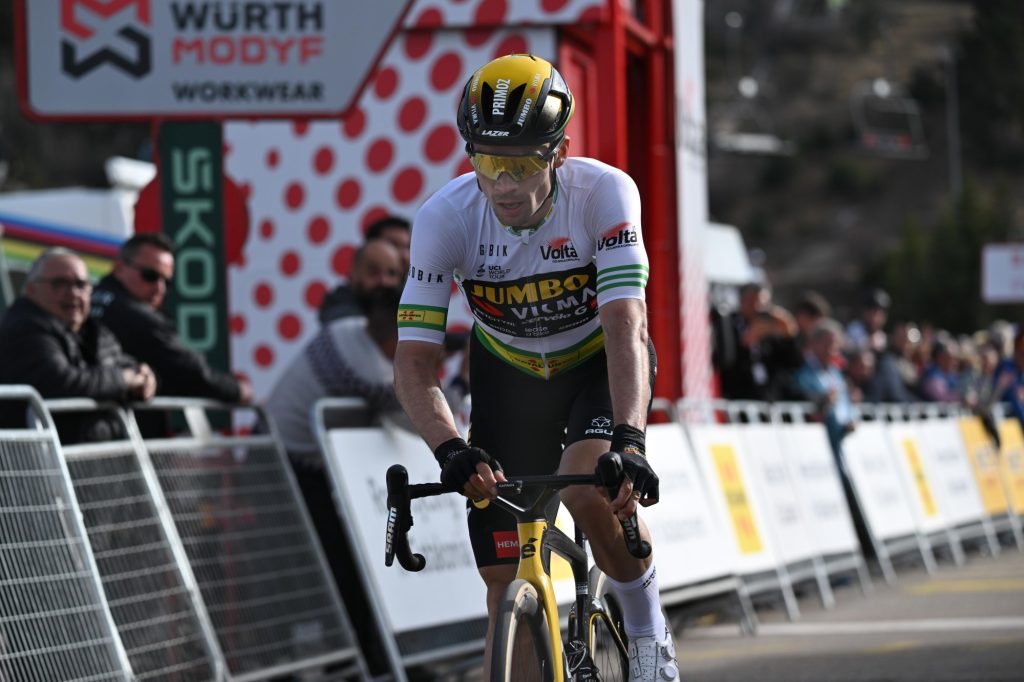 Roglic blijft lachen na verloren sprintje tegen Evenepoel: “Ben heel tevreden”