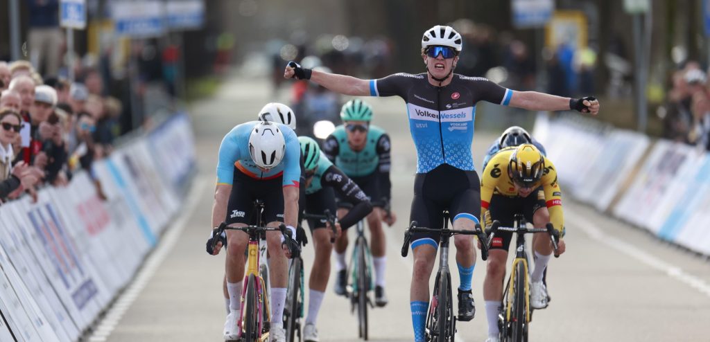 Kroonen zegeviert na waaierspektakel in Olympia’s Tour, Strand Hagenes verliest leiderstrui