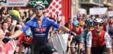 Groves sprint ondanks pech naar nieuwe ritzege in Catalonië, Evenepoel maakt koers