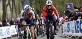 Kopecky over val Wiebes: “Stopte even om te kijken of ze oké was”
