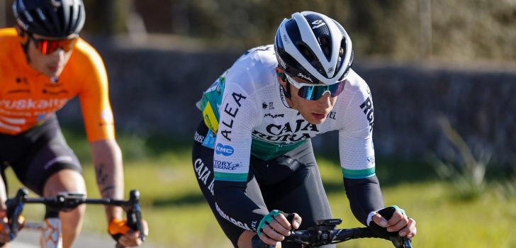 Steeds minder groen: Caja Rural-Seguros RGA presenteert ‘innovatief en modern tenue’