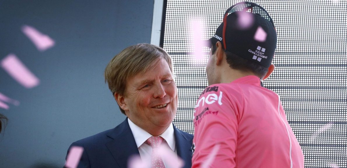 Koning Willem-Alexander kreeg mooi aandenken van… Tom Dumoulin