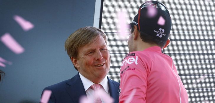 Koning Willem-Alexander kreeg mooi aandenken van… Tom Dumoulin