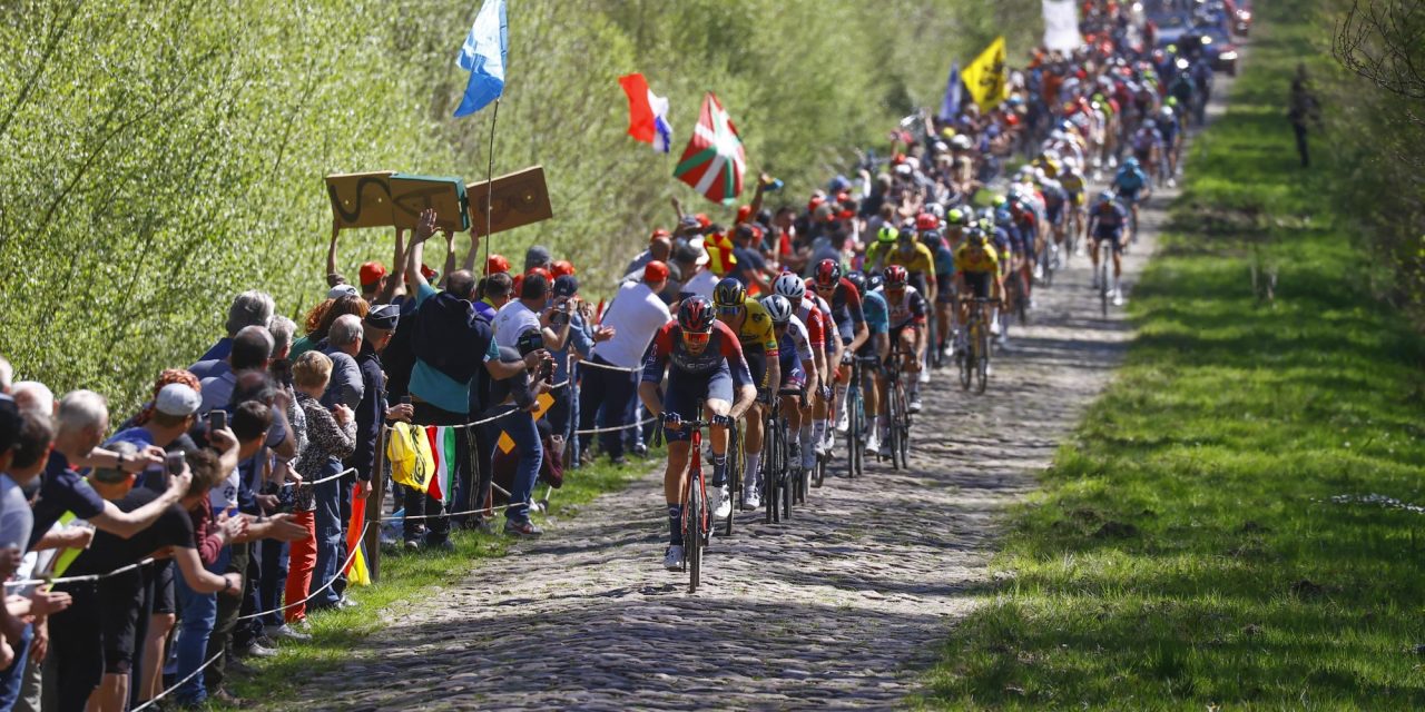 Parijs-Roubaix is afzien, pijn lijden, vallen en weer opstaan: Dit is geen wielerkoers, maar een bedevaart