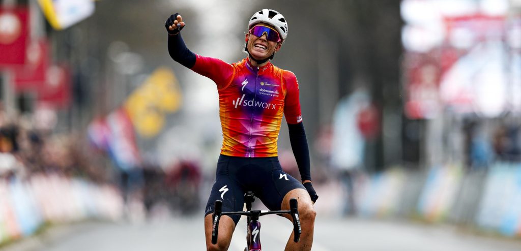 Vollering ook de beste in Amstel Gold Race: “Kan het nog niet helemaal geloven”