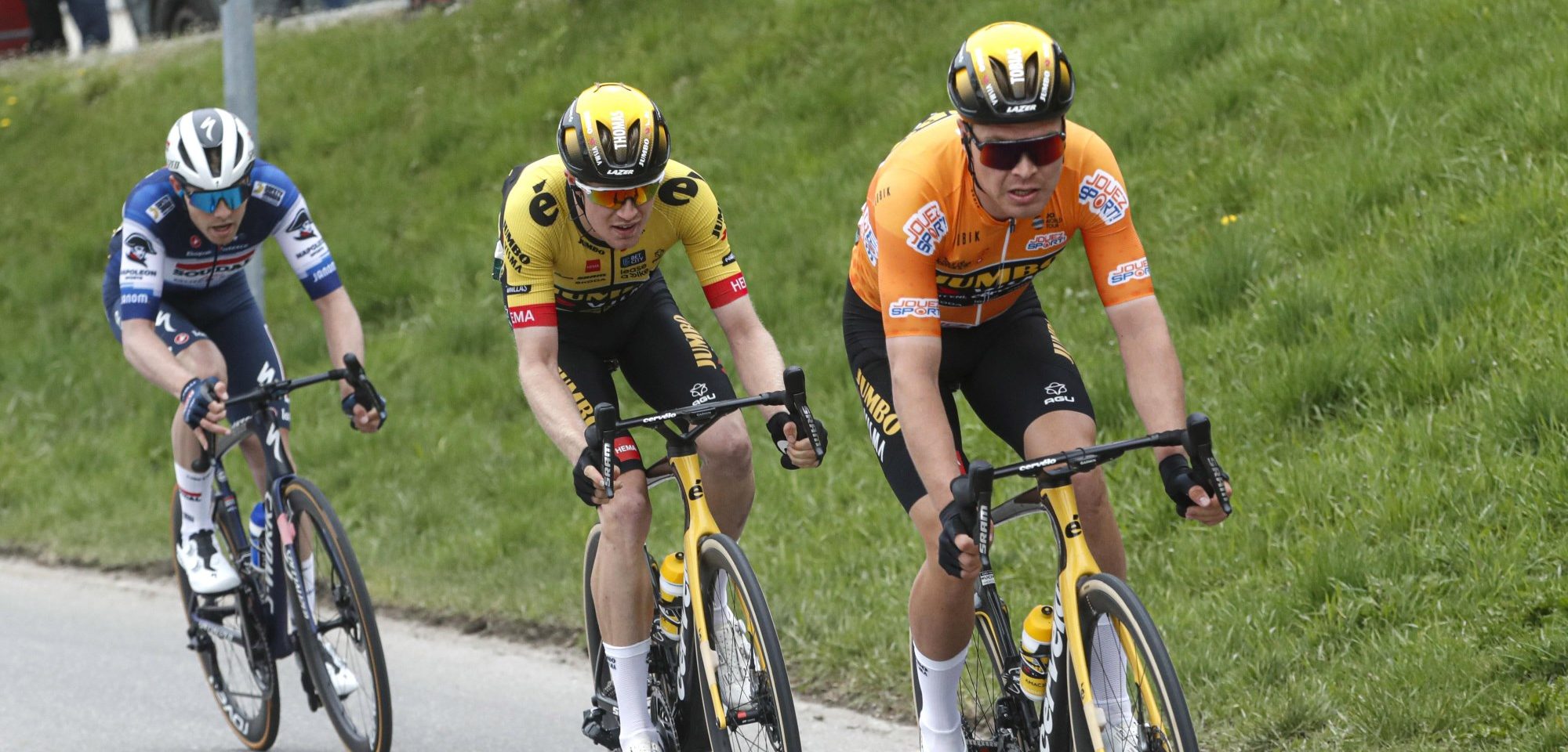 Bespreek hier live de derde rit van de Ronde van Romandië WielerFlits