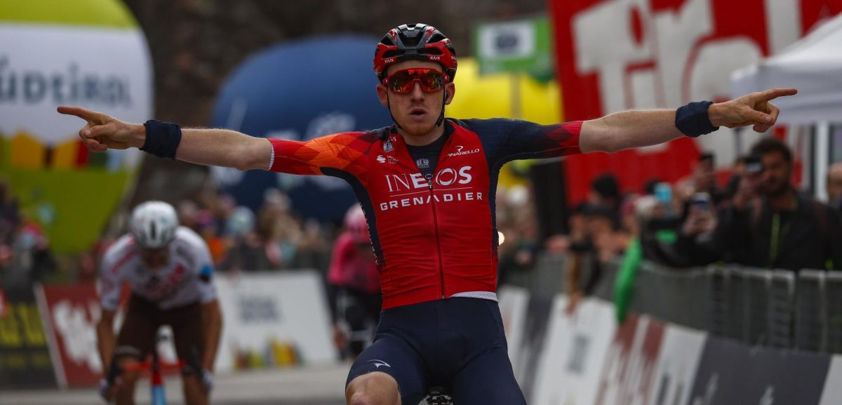 Hart trekt goede lijn door in openingsrit Tour of the Alps, valse start Arensman