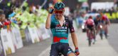 Sterke en slimme Lennard Kämna wint zware bergrit in Tour of the Alps