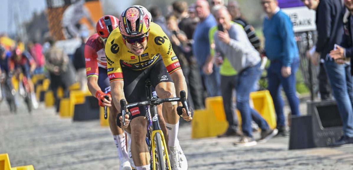 Gilbert over lekke band Van Aert: “Te veel risico en te groot verlangen om te winnen”