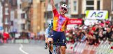 Heuvelhattrick is een feit: Demi Vollering wint ook Luik-Bastenaken-Luik