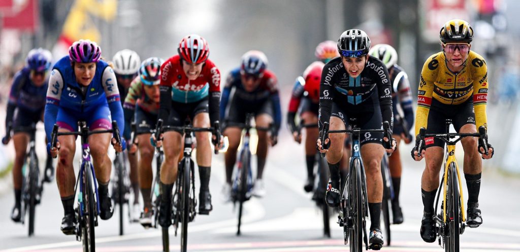 Op de laatste keer Cauberg ontploffen de benen van Marianne Vos