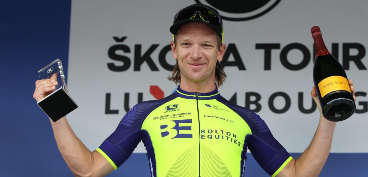 Aaron Gate doet het opnieuw in Tour of Hainan, Alexey Lutsenko gediskwalificeerd